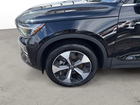 Used 2025 Volvo XC40 B5 Plus image 7