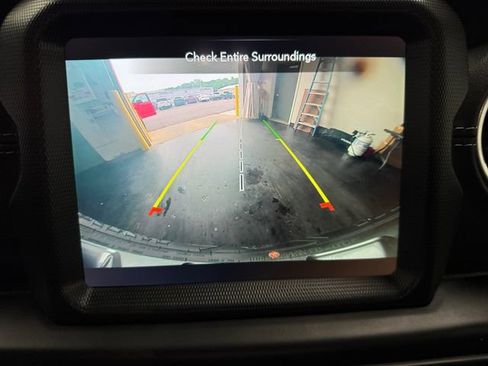 Used 2021 Jeep Wrangler Unlimited Sahara w/ Uconnect 4C Nav & Sound Group AWD/4WD image 15