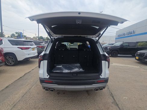 New 2026 Chevrolet Traverse LT w/ Driver Confidence Package AWD/4WD image 11