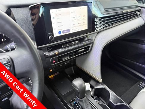 Used 2025 Toyota Camry SE image 25