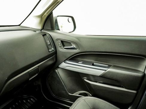 Used 2022 Chevrolet Colorado LT w/ Fleet Safety Package image 25