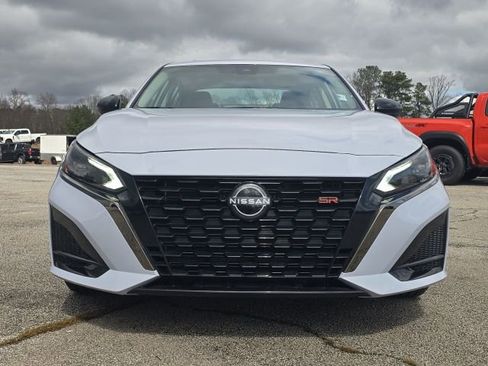 Used 2024 Nissan Altima 2.5 SR w/ SR Premium Package image 8