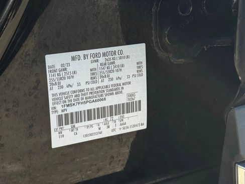 Used 2023 Ford Explorer Limited w/ Equipment Group 301A RWD image 13