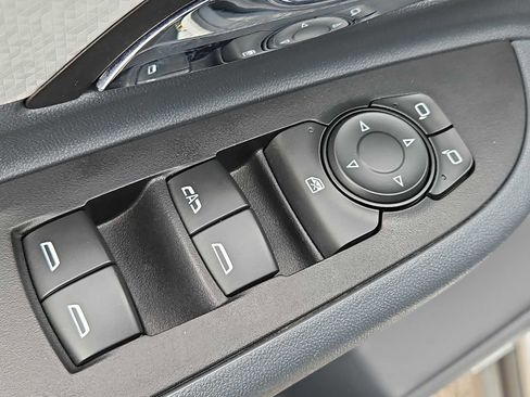 Used 2020 Chevrolet Bolt Premier w/ Infotainment Package image 17