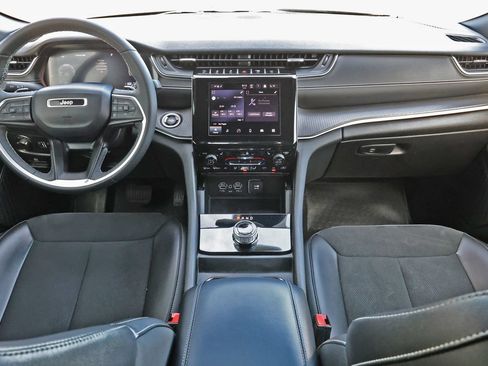 Used 2024 Jeep Grand Cherokee L Altitude AWD/4WD image 2