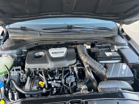 Used 2017 Hyundai Elantra Sport image 13