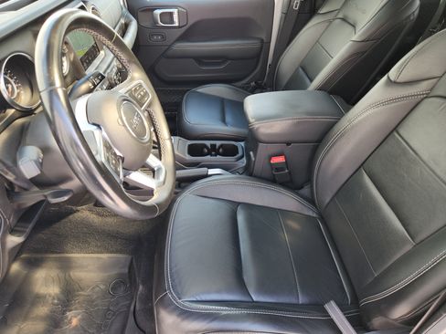 Used 2020 Jeep Gladiator Overland AWD/4WD image 16