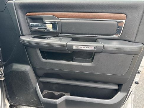 Used 2017 RAM 1500 Laramie RWD image 14