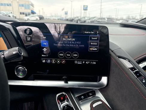 Used 2023 Chevrolet Corvette Stingray Premium Conv w/ Z51 Performance Package image 16