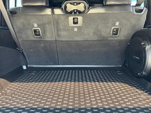 Used 2023 Jeep Wrangler Unlimited Rubicon AWD/4WD image 19