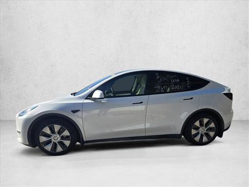 Used 2021 Tesla Model Y Long Range image 9