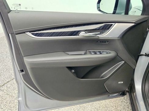 Used 2025 Cadillac XT6 Premium Luxury image 11