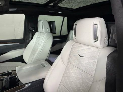 New 2026 Cadillac Escalade Platinum Sport w/ LPO, ONYX Package AWD/4WD image 17