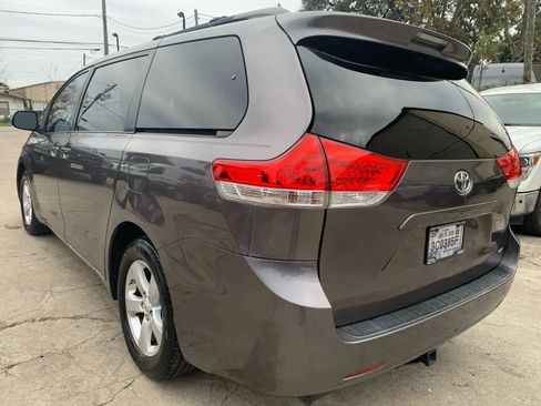 Used 2011 Toyota Sienna LE image 6