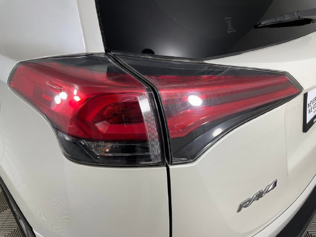 Used 2018 Toyota RAV4 Limited AWD/4WD image 18