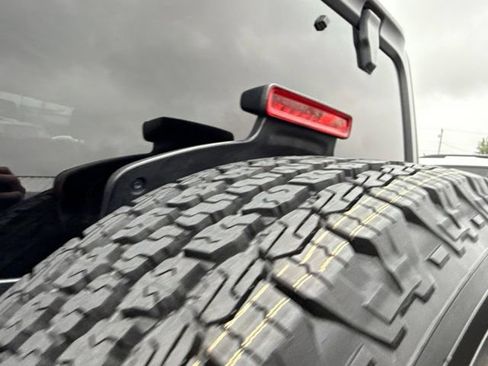 Used 2018 Jeep Wrangler Unlimited Sport S AWD/4WD image 14