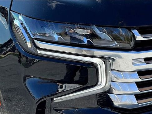 Certified 2023 Chevrolet Suburban High Country AWD/4WD image 31