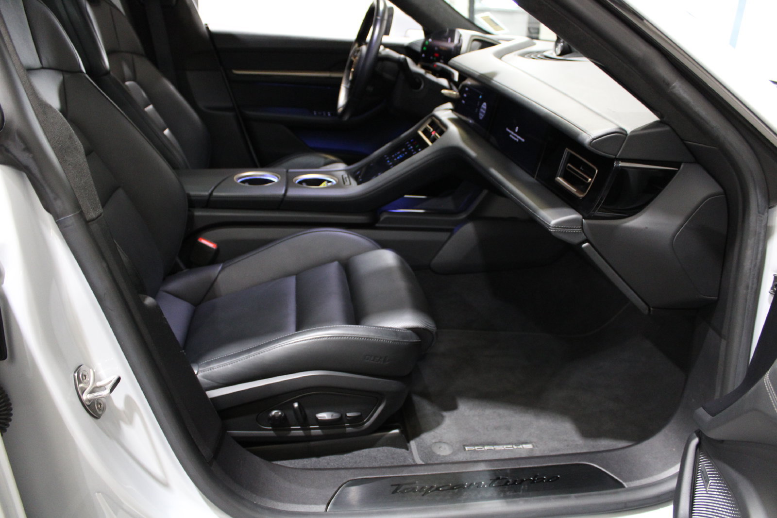 Used 2021 Porsche Taycan Turbo AWD/4WD image 21