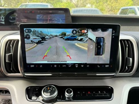 Used 2025 Ford Expedition Active image 7