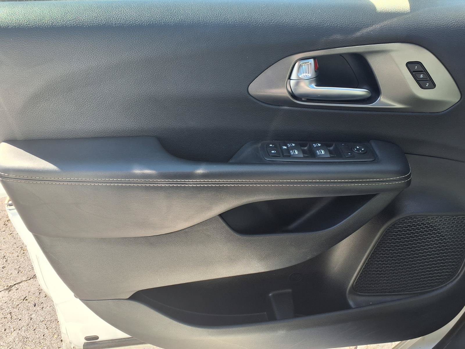 Used 2025 Chrysler Pacifica Select FWD image 22