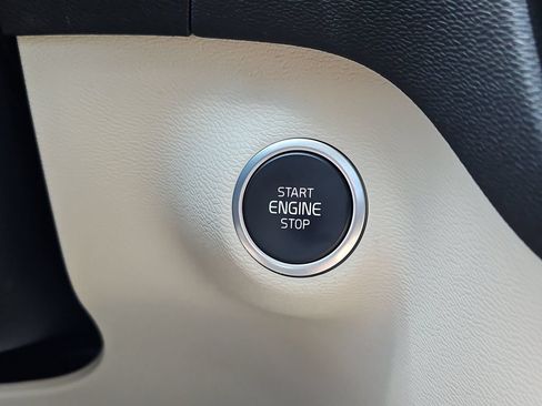 Used 2023 Volvo XC40 B5 Plus w/ Driver Assist Package AWD/4WD image 27