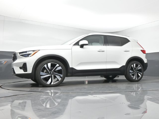 Used 2024 Volvo XC40 B5 Plus w/ Climate Package AWD/4WD image 13