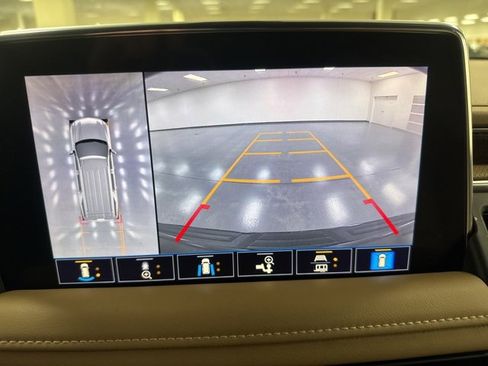 Used 2021 Chevrolet Tahoe Premier w/ Premium Package image 32