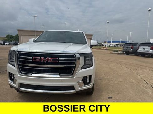 Used 2023 GMC Yukon XL SLT w/ SLT Premium Package AWD/4WD image 2