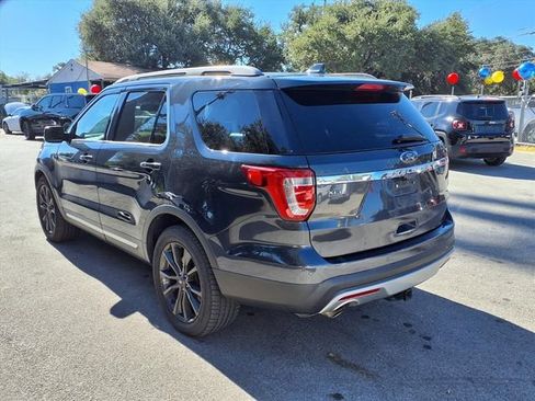 Used 2017 Ford Explorer XLT w/ Equipment Group 202A FWD image 5