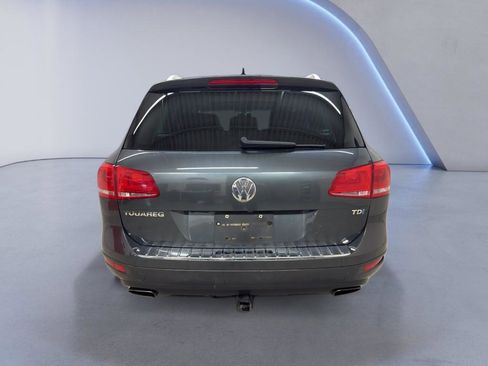 Used 2014 Volkswagen Touareg TDI image 5