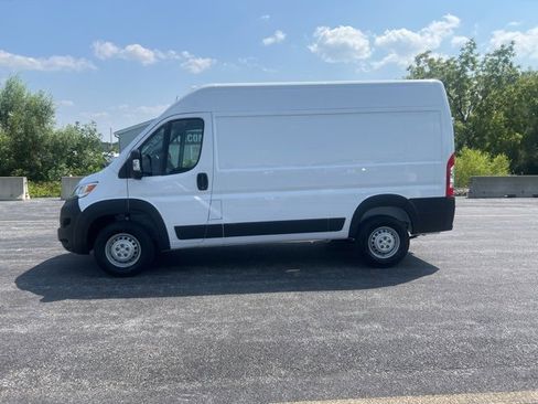Used 2025 RAM ProMaster 2500 w/ Convenience Group image 2