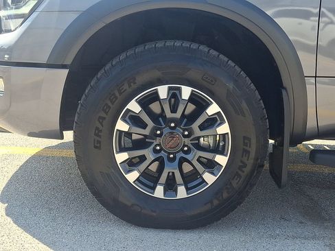 Used 2023 Nissan Titan PRO-4X w/ Pro-4x Convenience Package AWD/4WD image 8