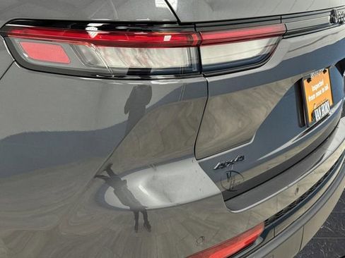 Used 2024 Jeep Grand Cherokee Altitude image 33