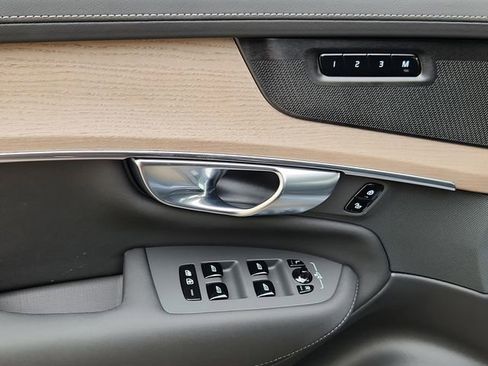 New 2025 Volvo XC90 B5 Plus w/ Protection Package Premier image 6