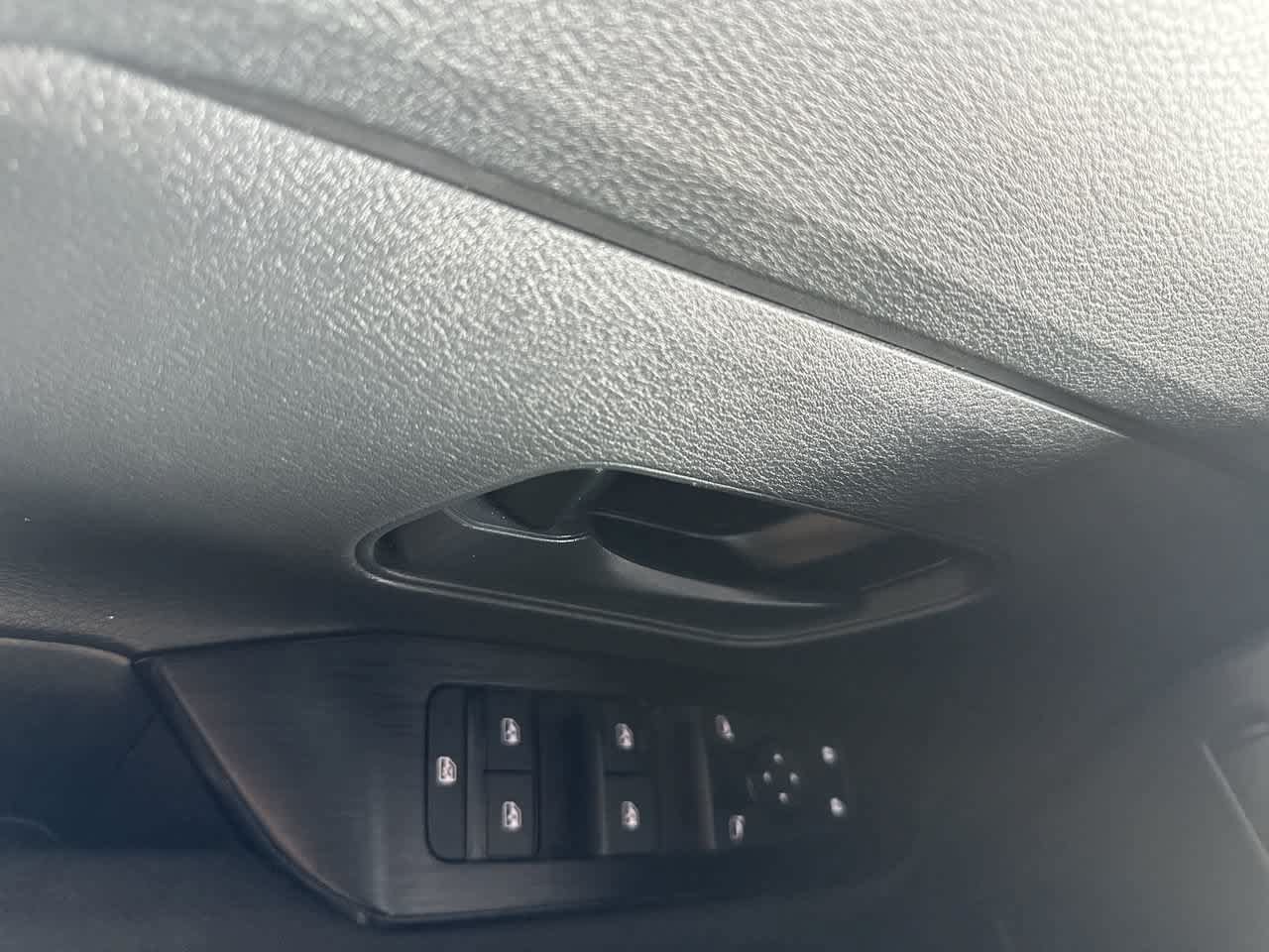 Used 2025 Nissan Kicks S FWD image 17