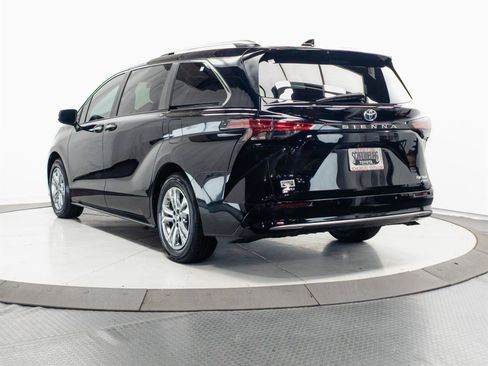 Certified 2023 Toyota Sienna Platinum AWD/4WD image 10
