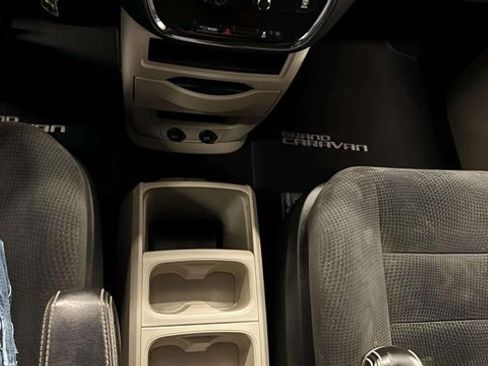 Used 2016 Dodge Grand Caravan SE image 33