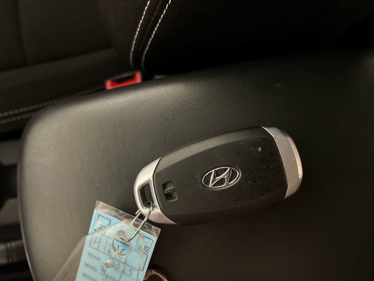 Used 2025 Hyundai Venue SEL FWD image 23