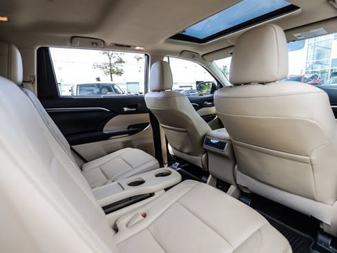 Used 2016 Toyota Highlander Limited FWD image 59
