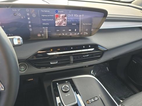 Used 2025 Buick Enclave Sport Touring w/ Power Package image 37