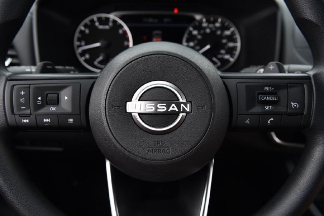 Used 2023 Nissan Rogue S AWD/4WD image 17