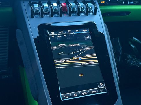 Used 2021 Lamborghini Huracan EVO image 16