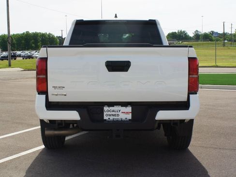 Used 2024 Toyota Tacoma SR5 AWD/4WD image 3
