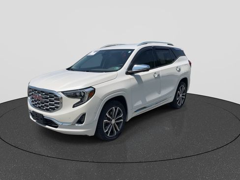 Used 2020 GMC Terrain Denali w/ Denali Premium Package FWD image 4