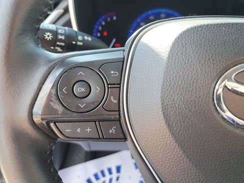 Certified 2022 Toyota Corolla Cross XLE image 19