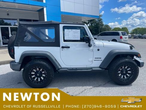 Used 2016 Jeep Wrangler Sport w/ Connectivity Group AWD/4WD image 31