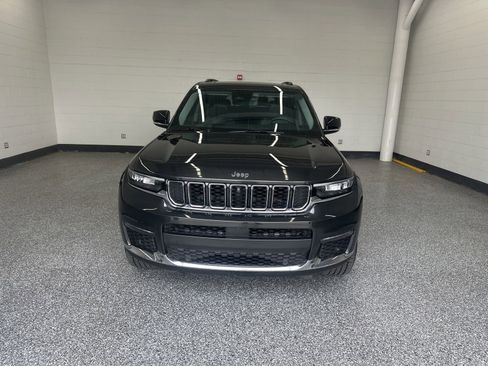 Used 2023 Jeep Grand Cherokee L Limited w/ Luxury Tech Group II AWD/4WD image 5