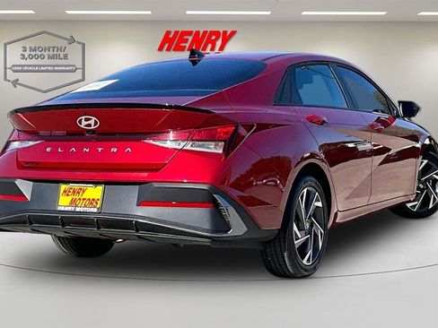 Used 2025 Hyundai Elantra Sport FWD image 7