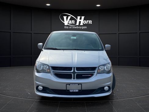 Used 2019 Dodge Grand Caravan GT FWD image 2