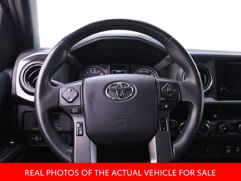 Certified 2018 Toyota Tacoma TRD Off-Road AWD/4WD image 12